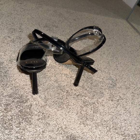 Jennifer Lopez Black Patent Leather Slingback Heels - Picture 2 of 4